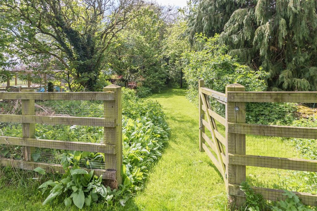 Entrance to woodland area