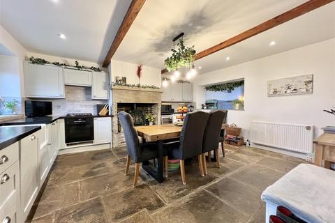 39 Bradshaw Lane, Halifax, HX2 9XD
