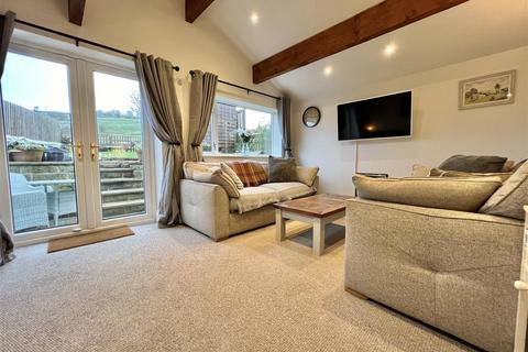 39 Bradshaw Lane, Halifax, HX2 9XD