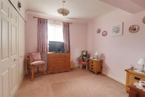 2 bedroom retirement property for sale, Orchard Court, Stonehouse
