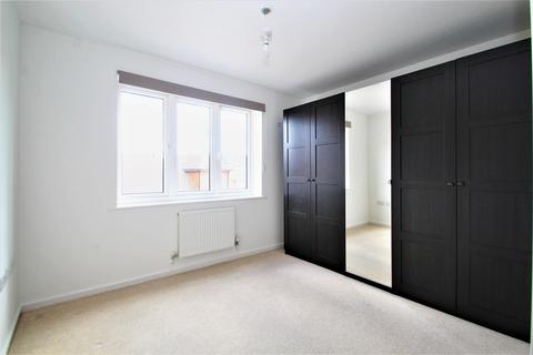 2 bedroom flat to rent, Bartlett Crescent, High Wycombe HP12