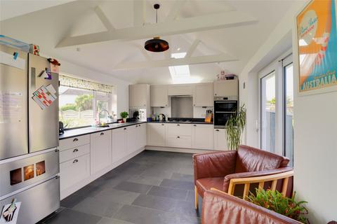 3 bedroom bungalow for sale, Saunton Close, Braunton, Devon, EX33