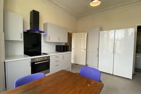 8 bedroom terraced house to rent, Greenway Road, Bristol