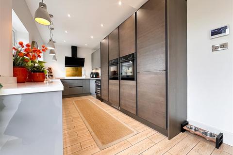248 Bradway Road, Sheffield, S17 4PE