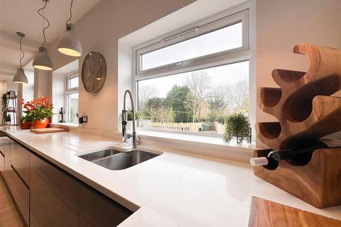248 Bradway Road, Sheffield, S17 4PE
