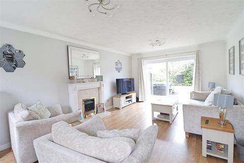 6 bedroom detached house for sale, Chatsworth Avenue, Great Notley, Braintree