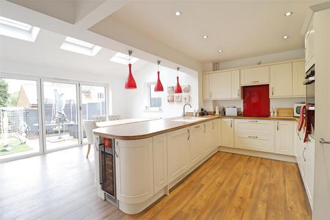 6 bedroom detached house for sale, Chatsworth Avenue, Great Notley, Braintree