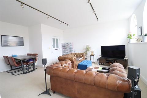 2 bedroom apartment for sale, Old St. Michaels Drive, Braintree