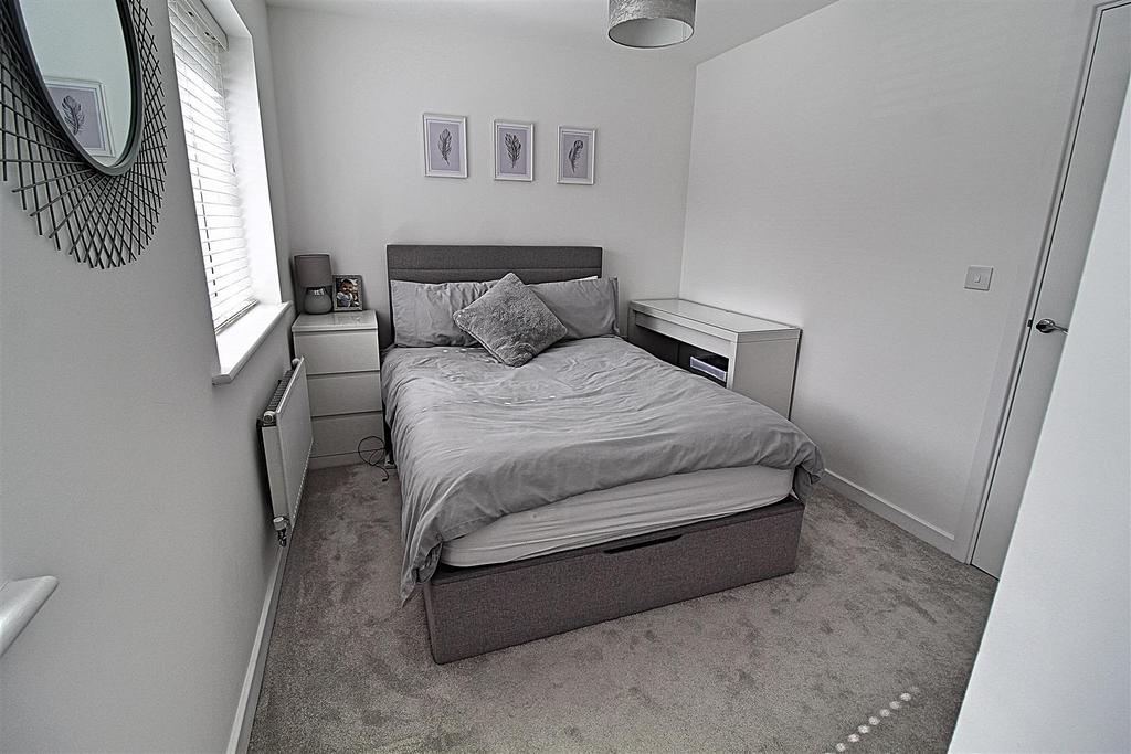 39 Iron Bed1b.jpg