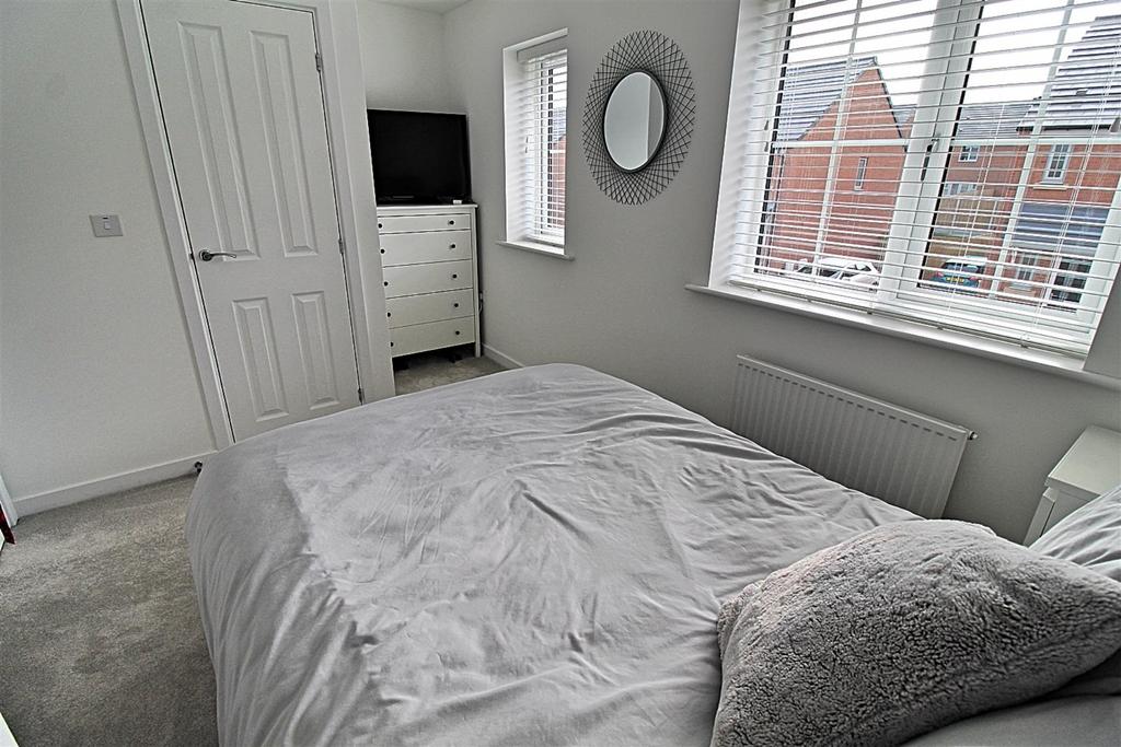 39 Iron Bed1a.jpg