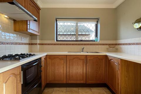 94 Breydon Way, Lowestoft, NR33 9AT