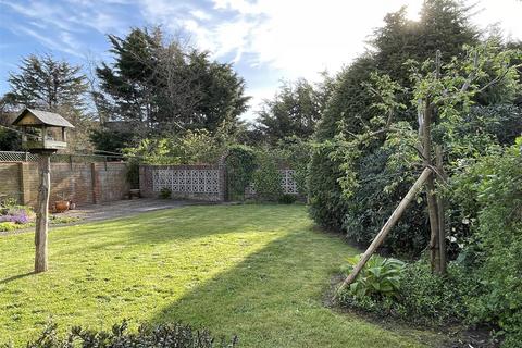 94 Breydon Way, Lowestoft, NR33 9AT