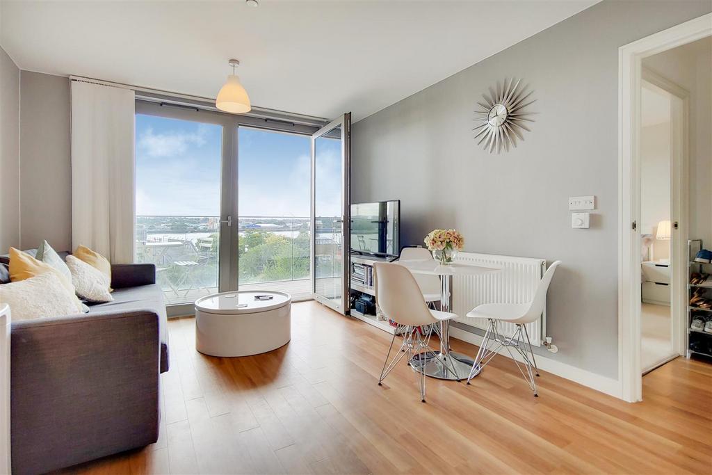 Waterside Heights, Silvertown, E16 1 bed apartment to rent £1,700 pcm