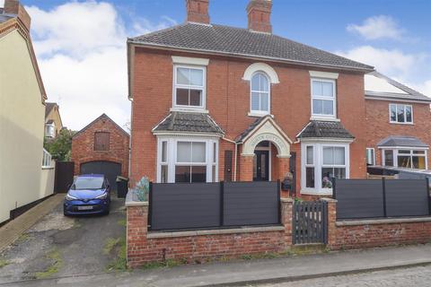 4 bedroom detached house for sale, North Street, Rushden NN10