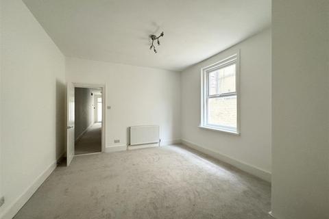 2 bedroom apartment to rent, Alhambra Road, Southsea