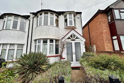 3 bedroom end of terrace house for sale, Marguerite Drive, Leigh-On-Sea