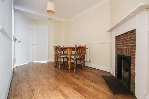 2 bedroom cottage to rent, Sussex Road, Brentwood