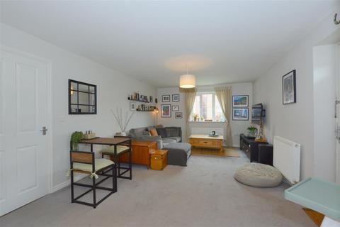 2 bedroom apartment for sale, Poplar Close, Spring Gardens, Shrewsbury