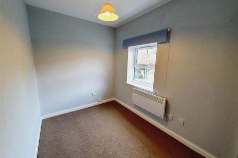 2 bedroom flat to rent, Chatsworth Avenue, Northamptonshire NN15