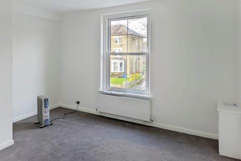 1 bedroom flat to rent, Thicket Road, London