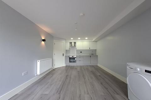 2 bedroom flat to rent, 7Henry Road, Barnet