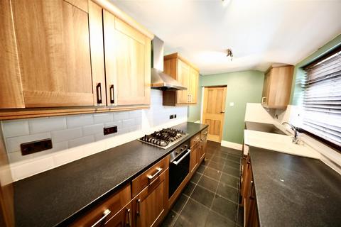 3 bedroom end of terrace house for sale, Priory Road, Hull