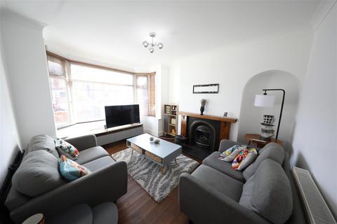 3 bedroom end of terrace house for sale, Priory Road, Hull