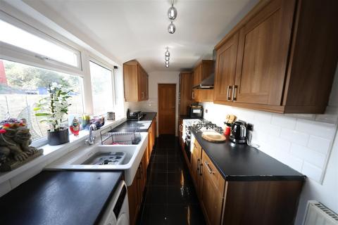 3 bedroom end of terrace house for sale, Priory Road, Hull