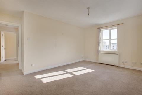 2 bedroom flat for sale, Friarscroft Way, Aylesbury HP20