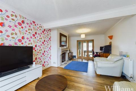 4 bedroom semi-detached house for sale, Como Road, Aylesbury HP20