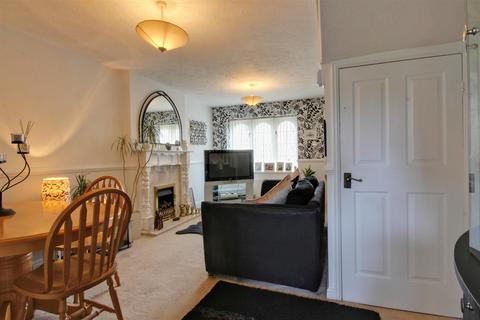 2 bedroom semi-detached house for sale, Fuchsia Drive, Hull