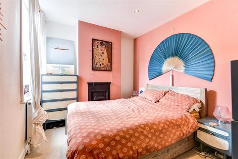 2 bedroom flat to rent, St. Leonards Avenue, Hove BN3