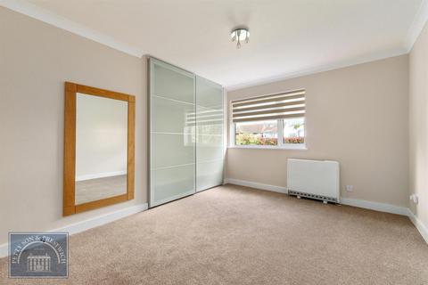 2 bedroom flat to rent, Whitehall Road, Chingford