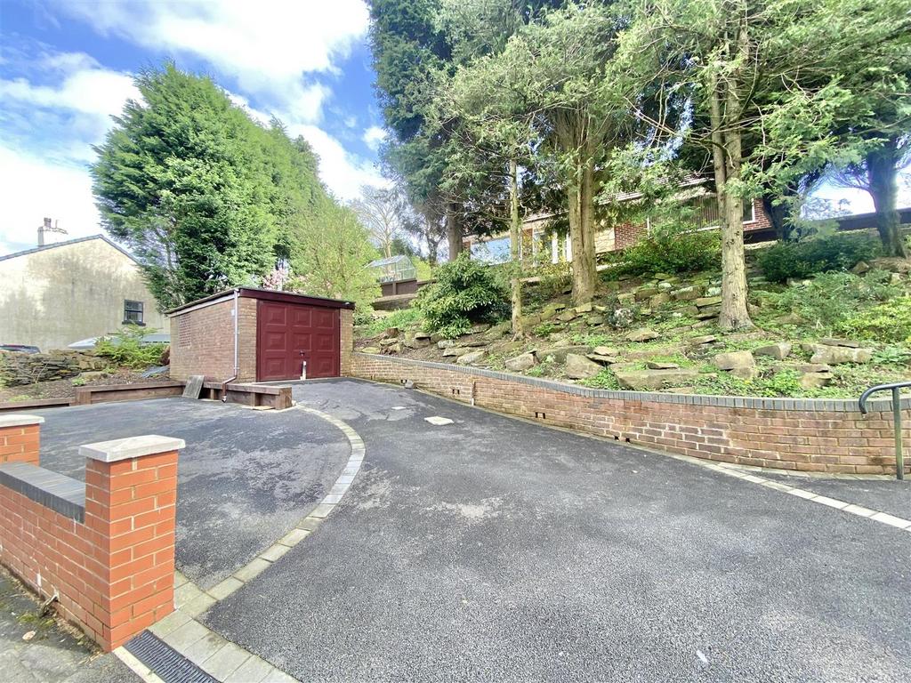 Detached Garage