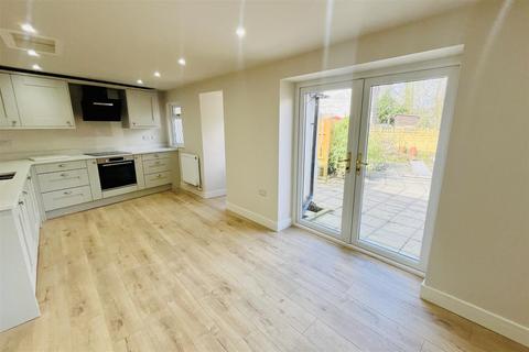 3 bedroom cottage for sale, Benn Lane, Huddersfield HD3