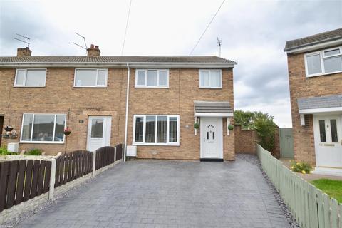 3 bedroom end of terrace house to rent, Grange Avenue, Doncaster DN7