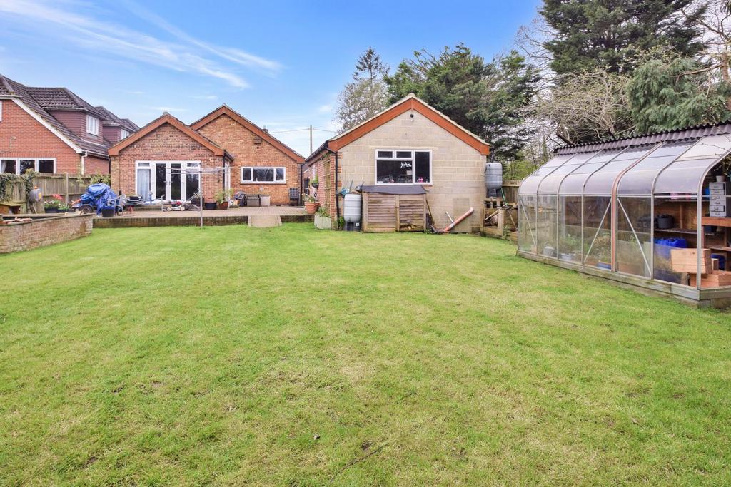 Hallsfield Road, Walderslade, ME5 3 bed detached bungalow for sale £
