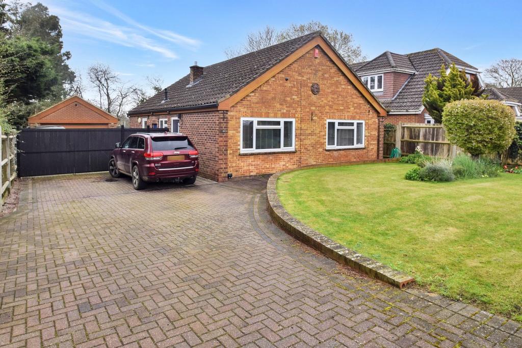 Hallsfield Road, Walderslade, ME5 3 bed detached bungalow for sale £