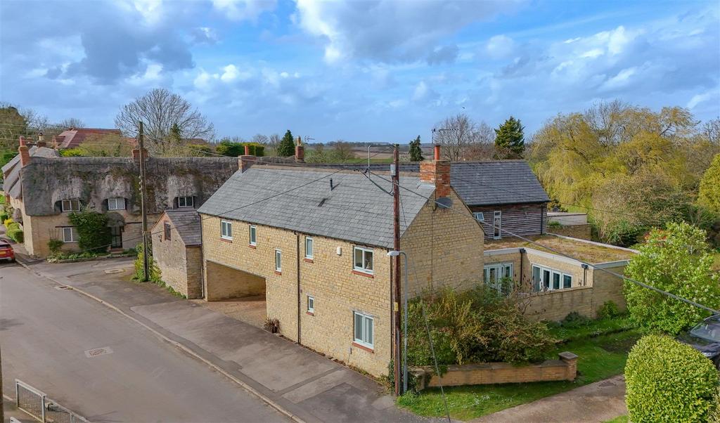 Moorend Road, Yardley Gobion, Towcester 5 bed detached house for sale