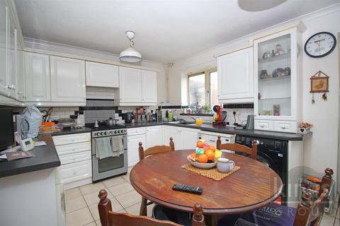 3 bedroom semi-detached house for sale, Allwood Road, Cheshunt, Waltham Cross