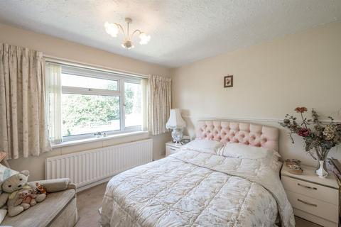 3 bedroom semi-detached house for sale, Coldstream Drive, Stourbridge, DY8 5QZ