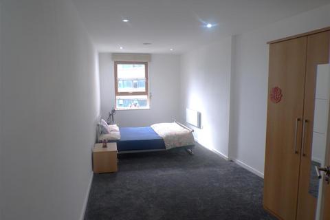 2 bedroom apartment to rent, Crown Point Road, Leeds