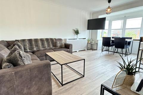 2 bedroom flat for sale, Aylesbury Road, Wendover HP22