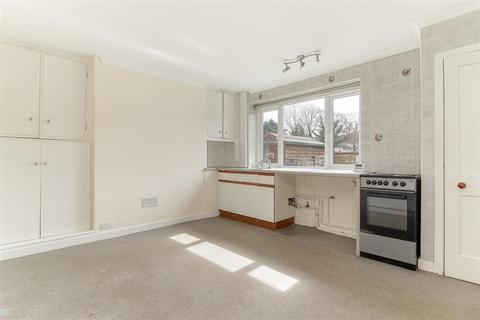 15 Manor Crescent, Pool In Wharfedale, Otley, LS21 1ND