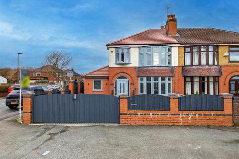 4 bedroom semi-detached house for sale, St. Helens Road, Leigh