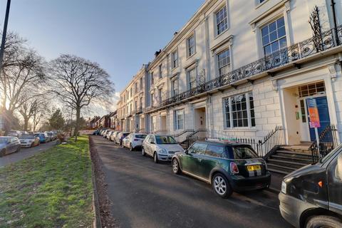 2 bedroom apartment to rent, Warwick Place, Leamington Spa