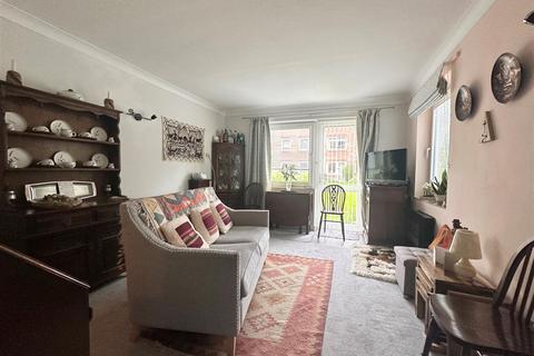 2 bedroom flat for sale, Danesmead Close, Fulford