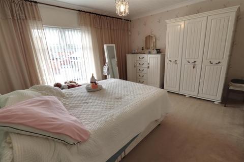 3 bedroom semi-detached house for sale, Mirion Street, Crewe