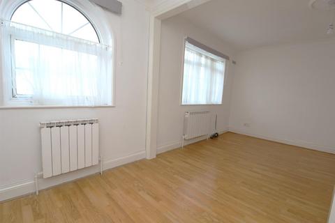 2 bedroom apartment to rent, Edward Avenue, London E4