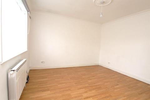 2 bedroom apartment to rent, Edward Avenue, London E4